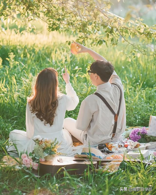 情侶姿勢(shì)大全拍照（情侶怎么拍照片擺姿勢(shì)好看）(17)
