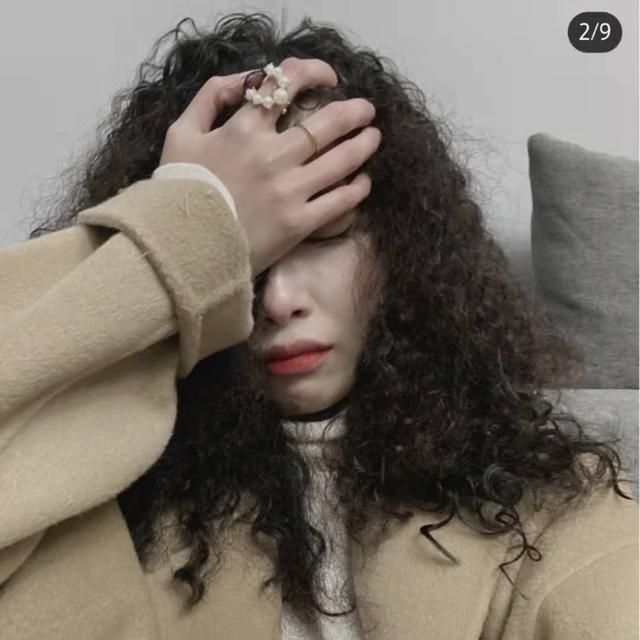燙發(fā)后怎么打理卷發(fā)（頭發(fā)染燙干枯毛躁修復小妙招）(1)