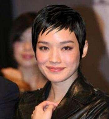 方臉發(fā)型設(shè)計(jì)女（方臉女生的短發(fā)減齡發(fā)型）(2)