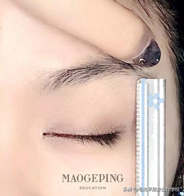 如何修眉毛 初學(xué)者（從修眉到畫眉詳細(xì)的畫眉教程實用）(3)
