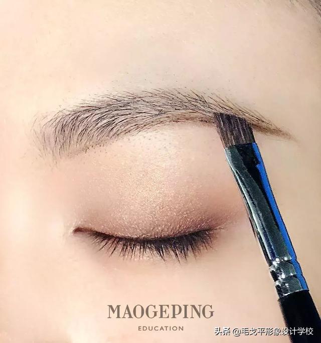 如何修眉毛 初學(xué)者（從修眉到畫眉詳細(xì)的畫眉教程實用）(7)