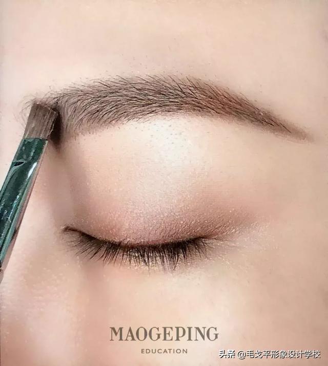 如何修眉毛 初學(xué)者（從修眉到畫眉詳細(xì)的畫眉教程實用）(9)
