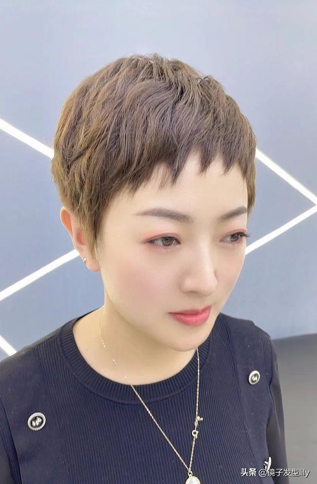 今年流行短發(fā)有哪些發(fā)型（適合夏天剪的超短發(fā)）(10)
