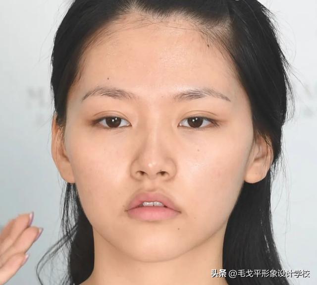 學化妝流程怎么弄（化妝步驟教你幾招穩(wěn)穩(wěn)的搞定）(3)