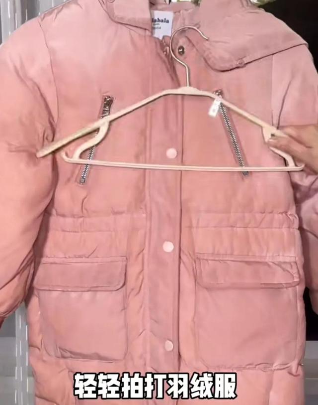 白羽絨服怎么洗（專業(yè)人士教你羽絨服正確清洗方法）(4)