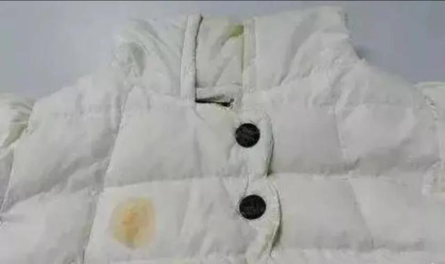 白羽絨服怎么洗（專業(yè)人士教你羽絨服正確清洗方法）(7)