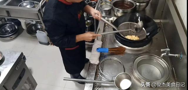 鯰魚圖片怎么做好吃（鯰魚最好吃最正確的做法）(10)