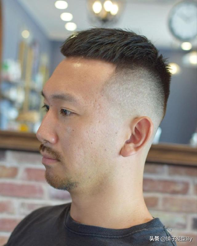 男短發(fā)發(fā)型設(shè)計(jì)（男士發(fā)型兩邊鏟還是兩邊剪短）(5)