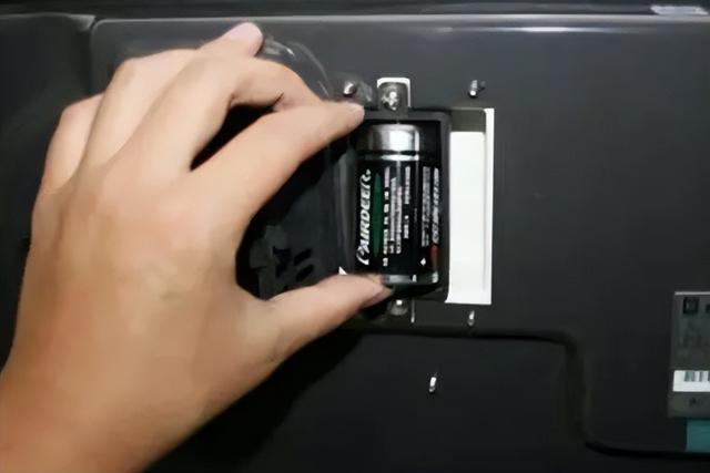 燃氣灶突然熄火是什么問題（燃氣灶打著后就熄火是怎么回事）(4)