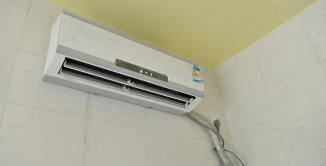 空調(diào)室內(nèi)機漏水怎么辦（空調(diào)室內(nèi)機漏水的原因及解決方法）(8)