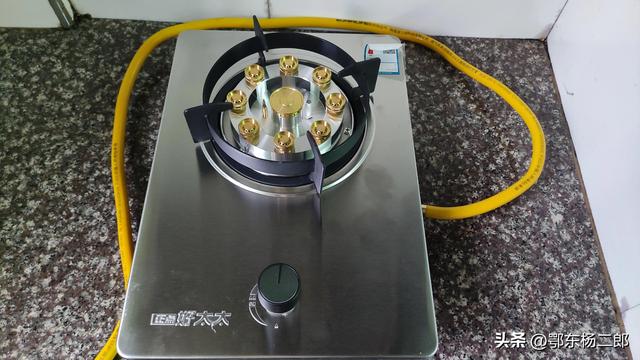 煤氣灶怎么用（燃?xì)庠钍褂貌襟E及注意事項(xiàng)）(3)