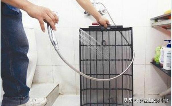 柜機(jī)空調(diào)過濾網(wǎng)怎么拆下來清洗（清理空調(diào)柜機(jī)過濾網(wǎng)小妙招）(3)