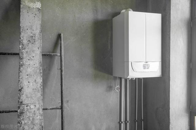 熱水器漏水是什么情況怎么修（電熱水器漏水的原因和處理方法）(4)