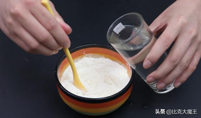 去油煙機(jī)油污最有效小妙招（油煙機(jī)油污怎么快速清除）(3)