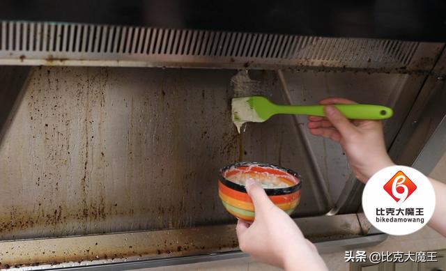 去油煙機(jī)油污最有效小妙招（油煙機(jī)油污怎么快速清除）(6)