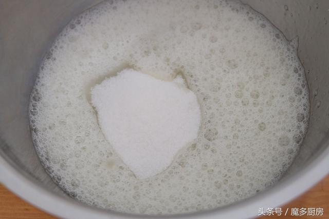 電飯鍋怎樣制作蛋糕（電飯煲里做蛋糕最簡(jiǎn)單的方式）(8)