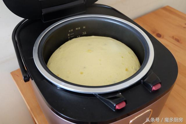 電飯鍋怎樣制作蛋糕（電飯煲里做蛋糕最簡(jiǎn)單的方式）(15)
