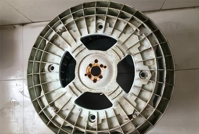 波輪洗衣機怎么清理里面的臟東西（波輪洗衣機徹底清潔攻略）(11)
