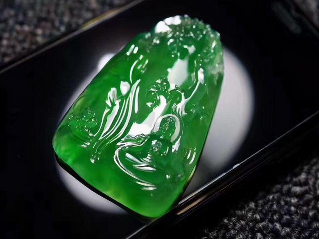 翡翠是玉嗎翡翠與玉哪個好（你知道和田玉和翡翠有什么區(qū)別）(2)