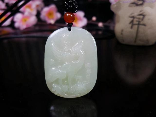 翡翠是玉嗎翡翠與玉哪個好（你知道和田玉和翡翠有什么區(qū)別）(3)