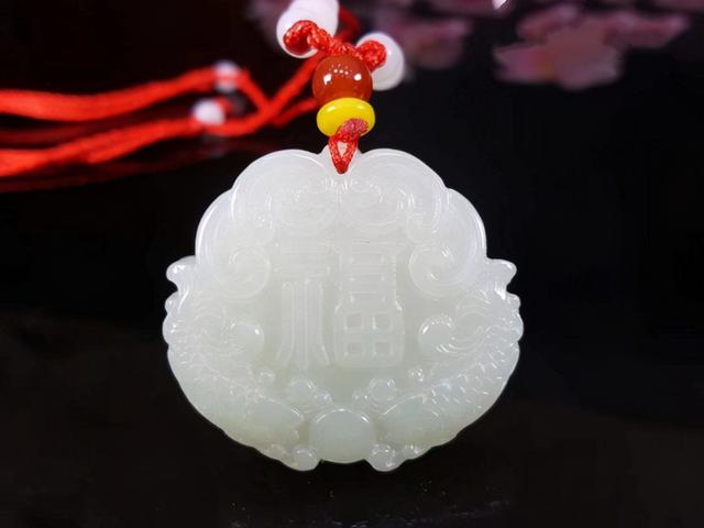 翡翠是玉嗎翡翠與玉哪個好（你知道和田玉和翡翠有什么區(qū)別）(4)